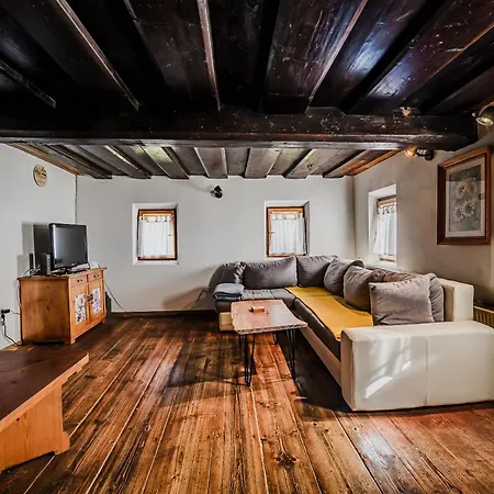 Traditional Slovenian House Pr'belej Ferienhaus Zgornje Gorje